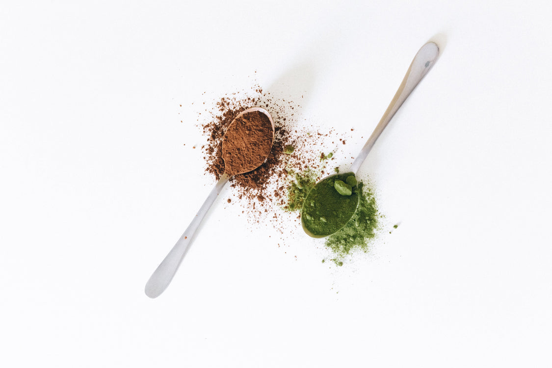 Spirulina czy chlorella — którą wybrać? Pełne porównanie