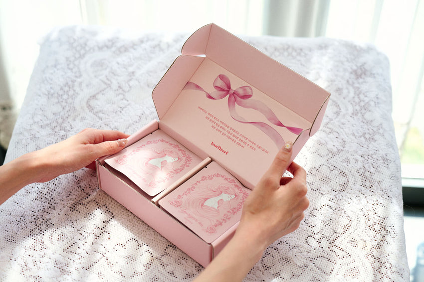 Otwieranie eleganckiego pudełka herbaty YeoriYeori – początek rytuału Inner Beauty.